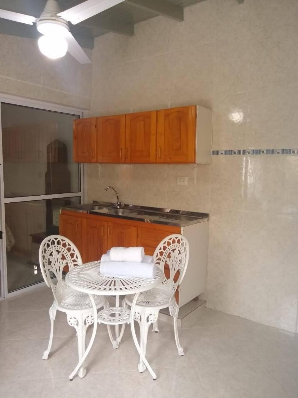 Apartamento Flia Ocampo Puerto Iguazú Exterior foto